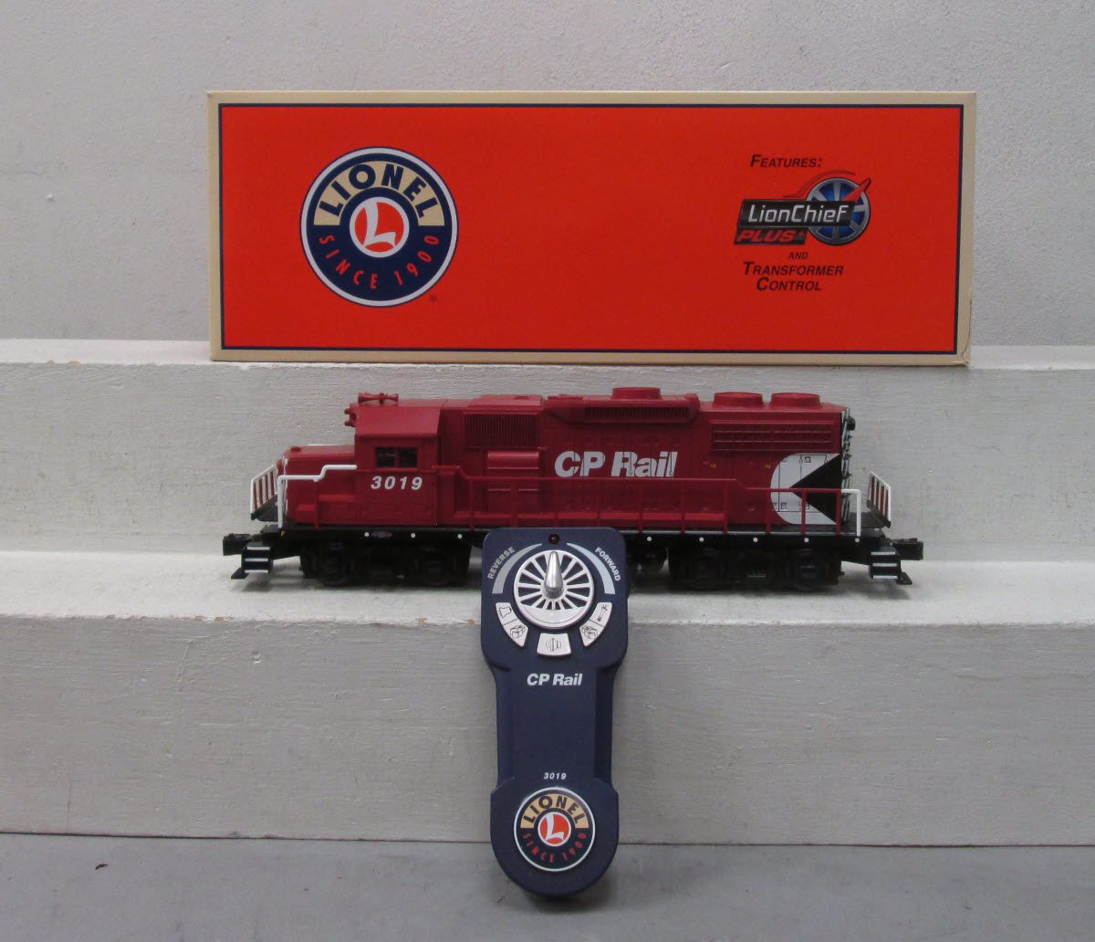 Lionel 6-82825 Canadian Pacific LionChief+ GP38 Diesel Locomotive #3019