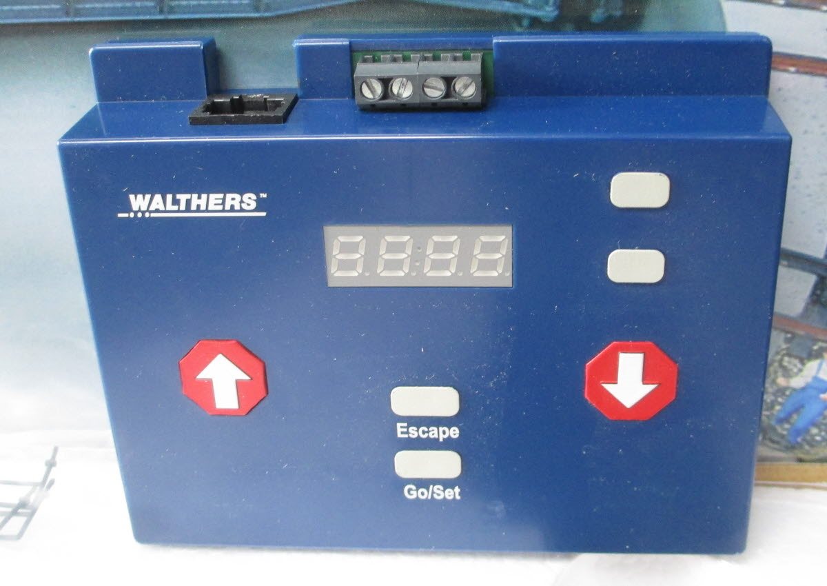 HO Scale Walthers Cornerstone 933-2860 Motorized 90' Turntable Kit