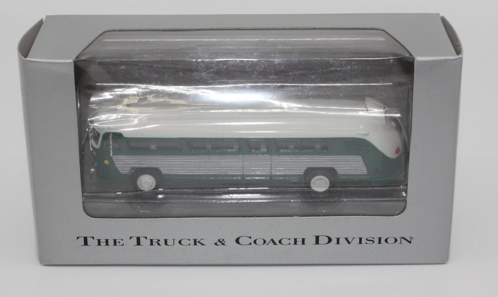 American Precision Models 39013 HO Scale Green & White Passenger Bus ...