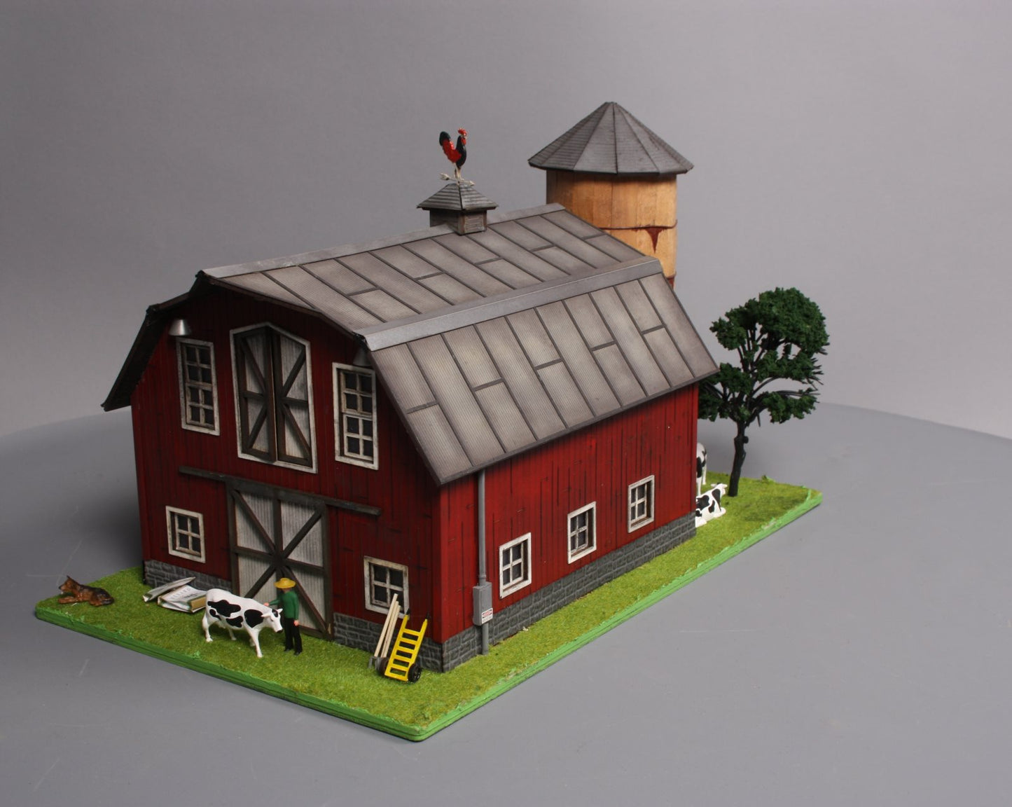 Menards 279-4430 O Scale Red Barn Built-Up