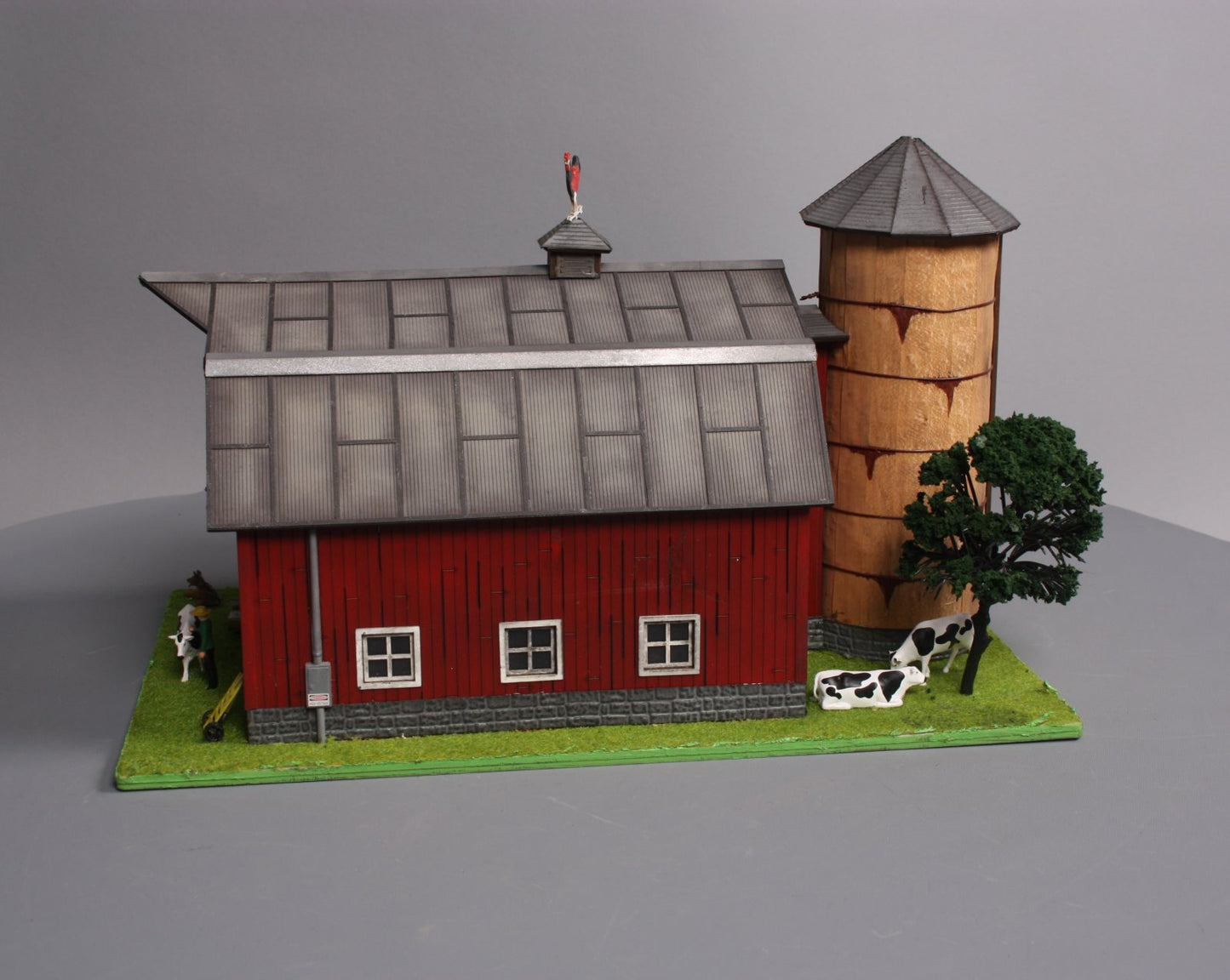 Menards 279-4430 O Scale Red Barn Built-Up