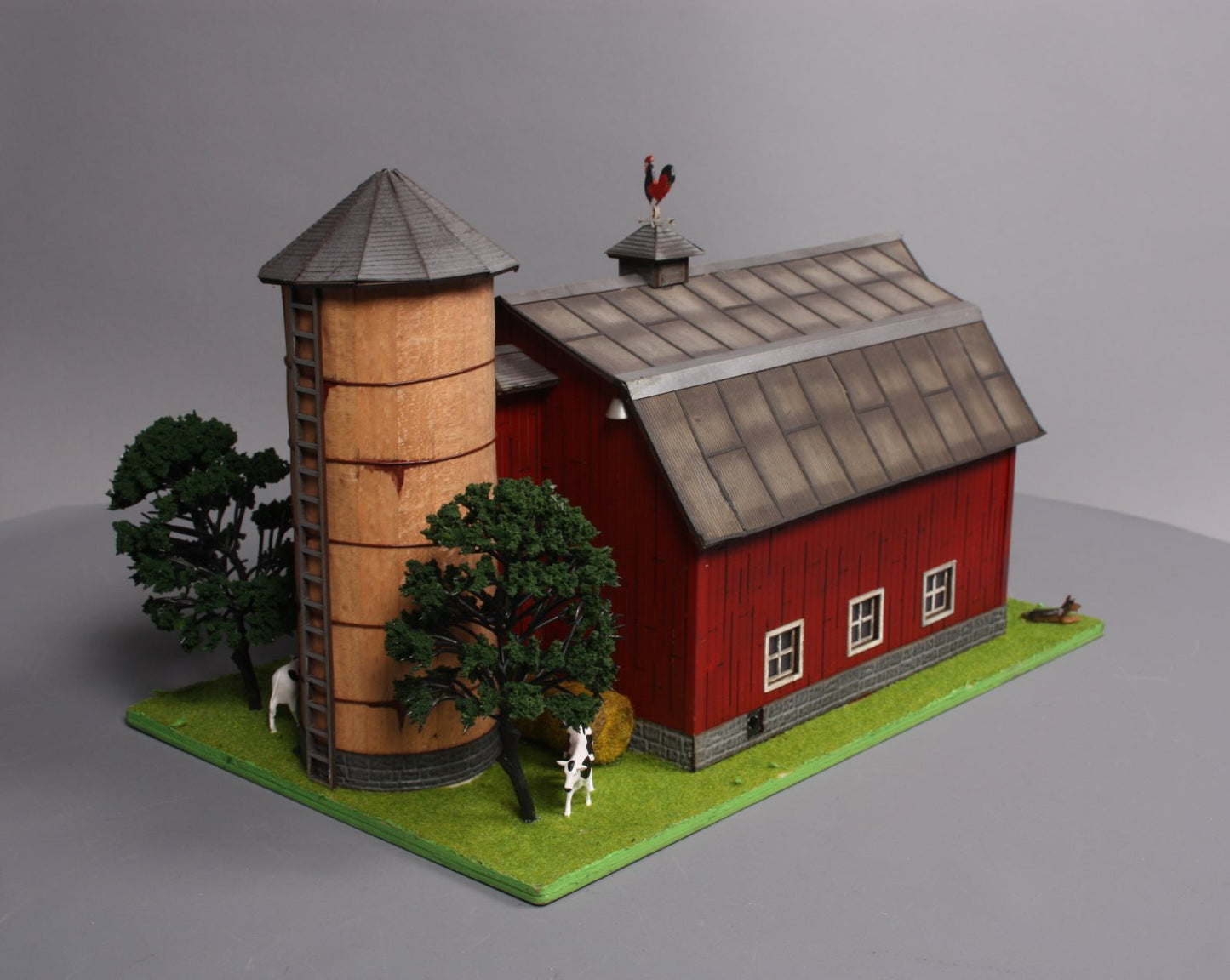 Menards 279-4430 O Scale Red Barn Built-Up