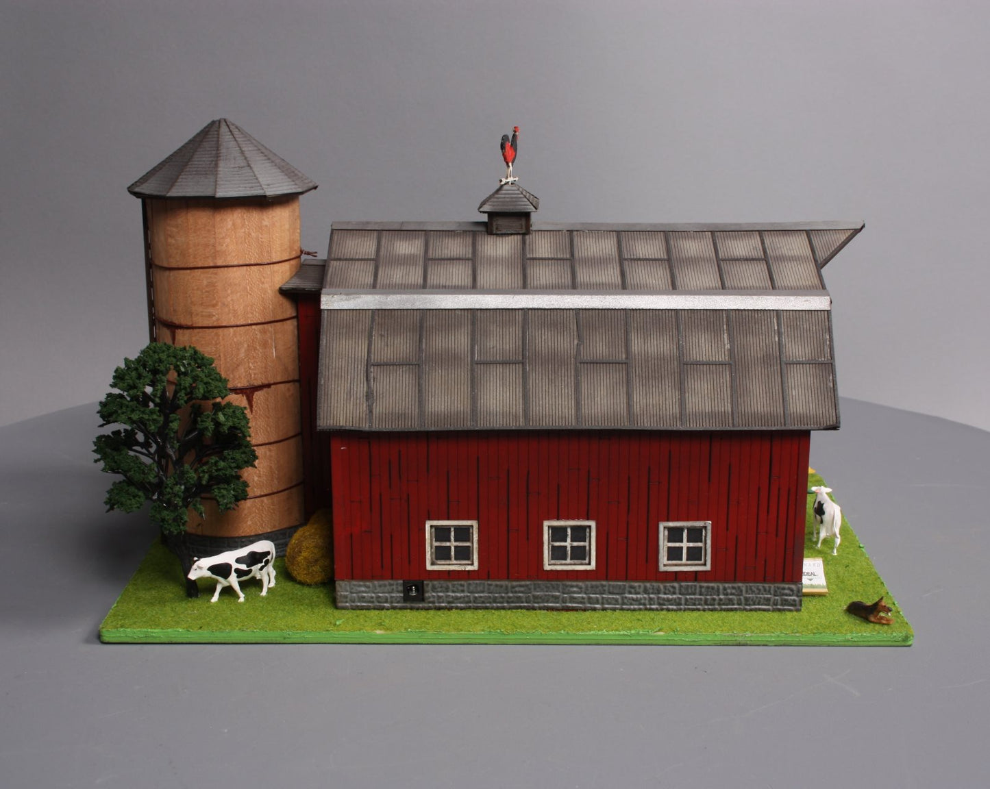 Menards 279-4430 O Scale Red Barn Built-Up