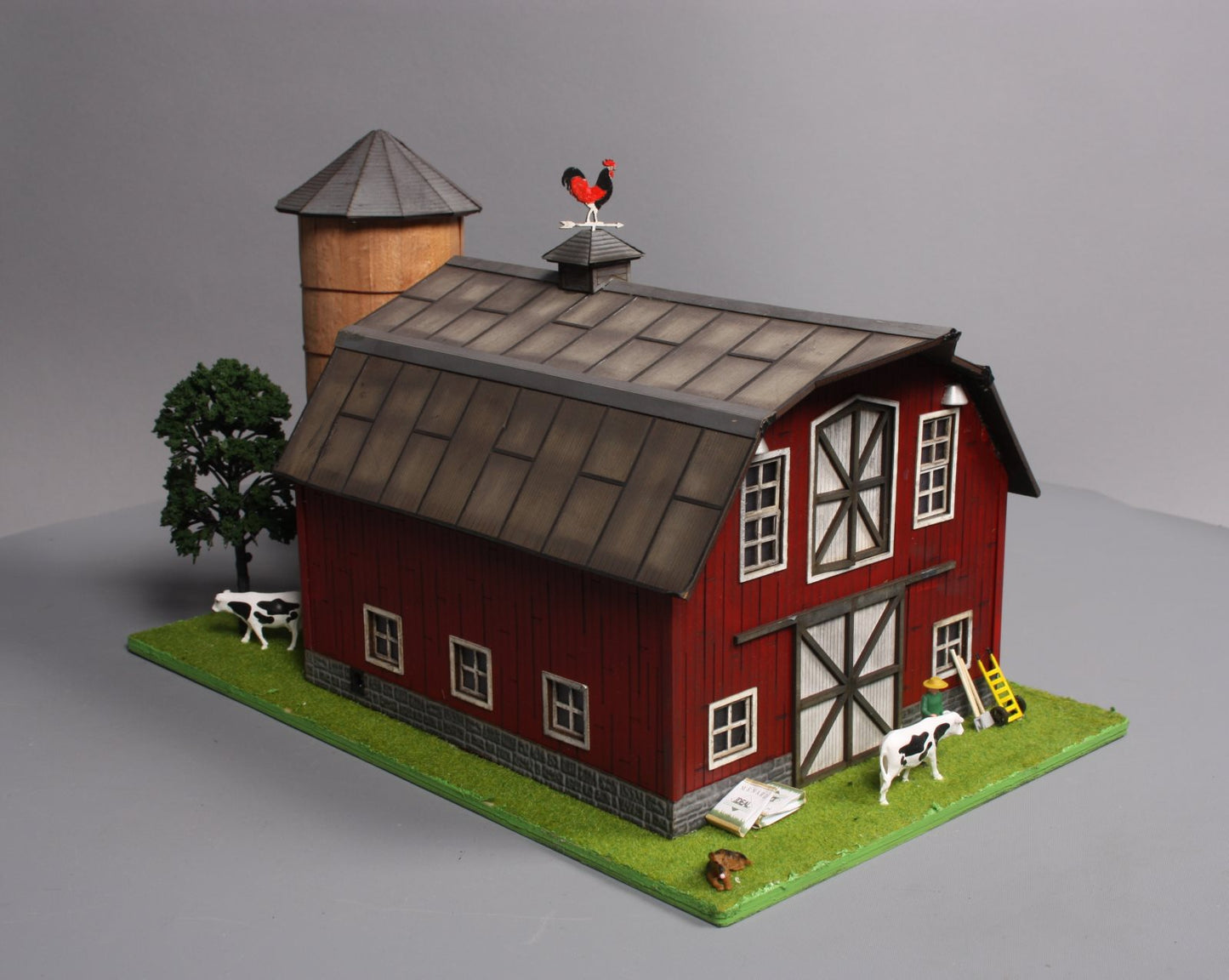 Menards 279-4430 O Scale Red Barn Built-Up