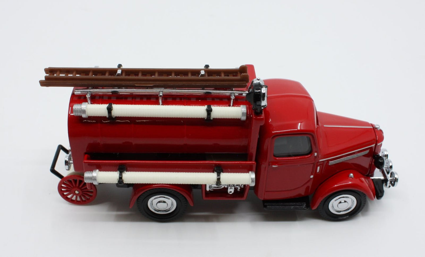 Matchbox YDE04 1:43 1939 Bedford Tanker