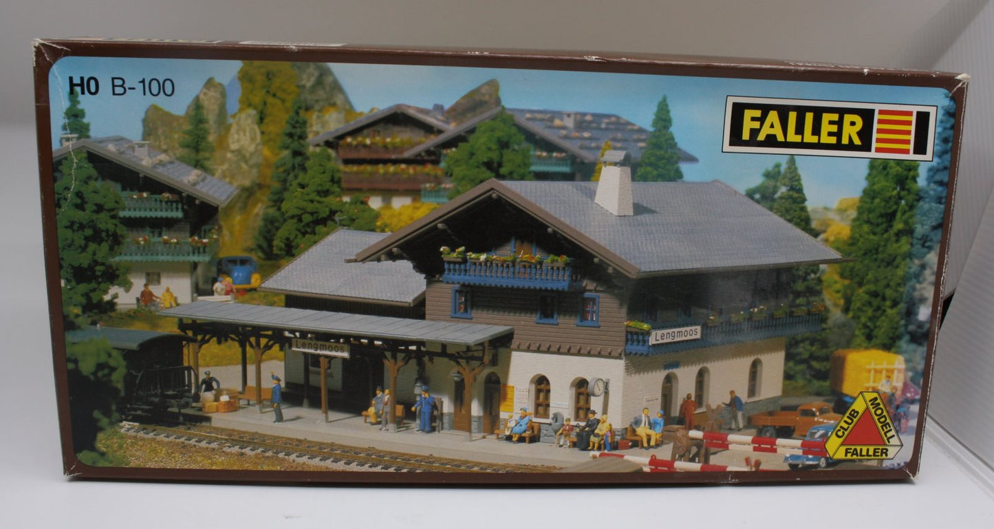 Faller B-100 HO Scale Railway Passenger Station