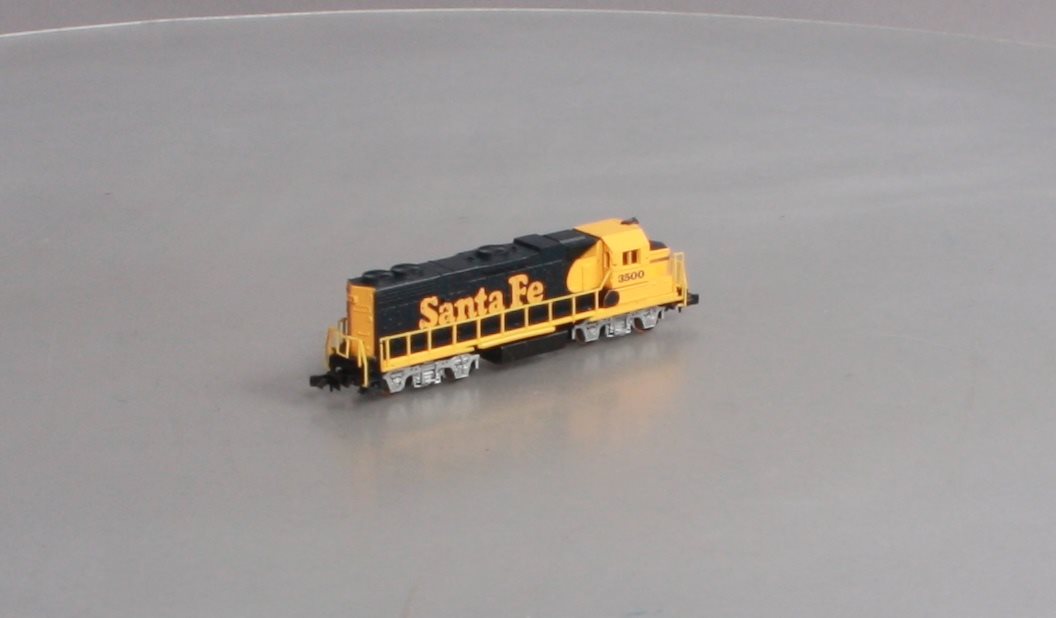 Life Like 7843 N Scale Santa Fe GP38-2 Diesel Locomotive #3500