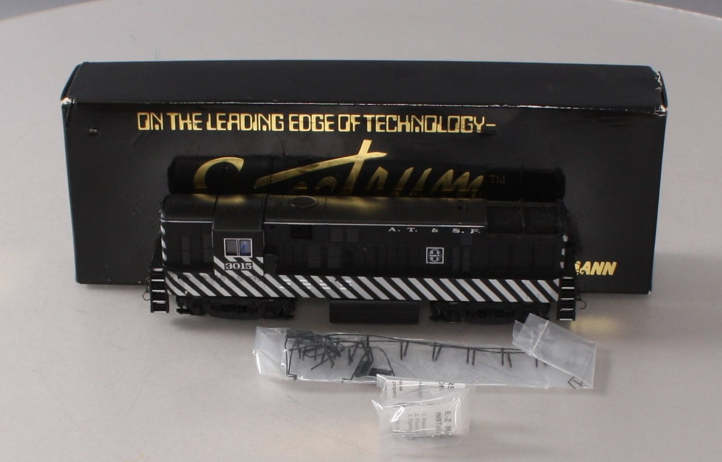 Bachmann Spectrum 81220 HO SF FM HI6-44 Baby Trainmaster Diesel Locomotive #3015