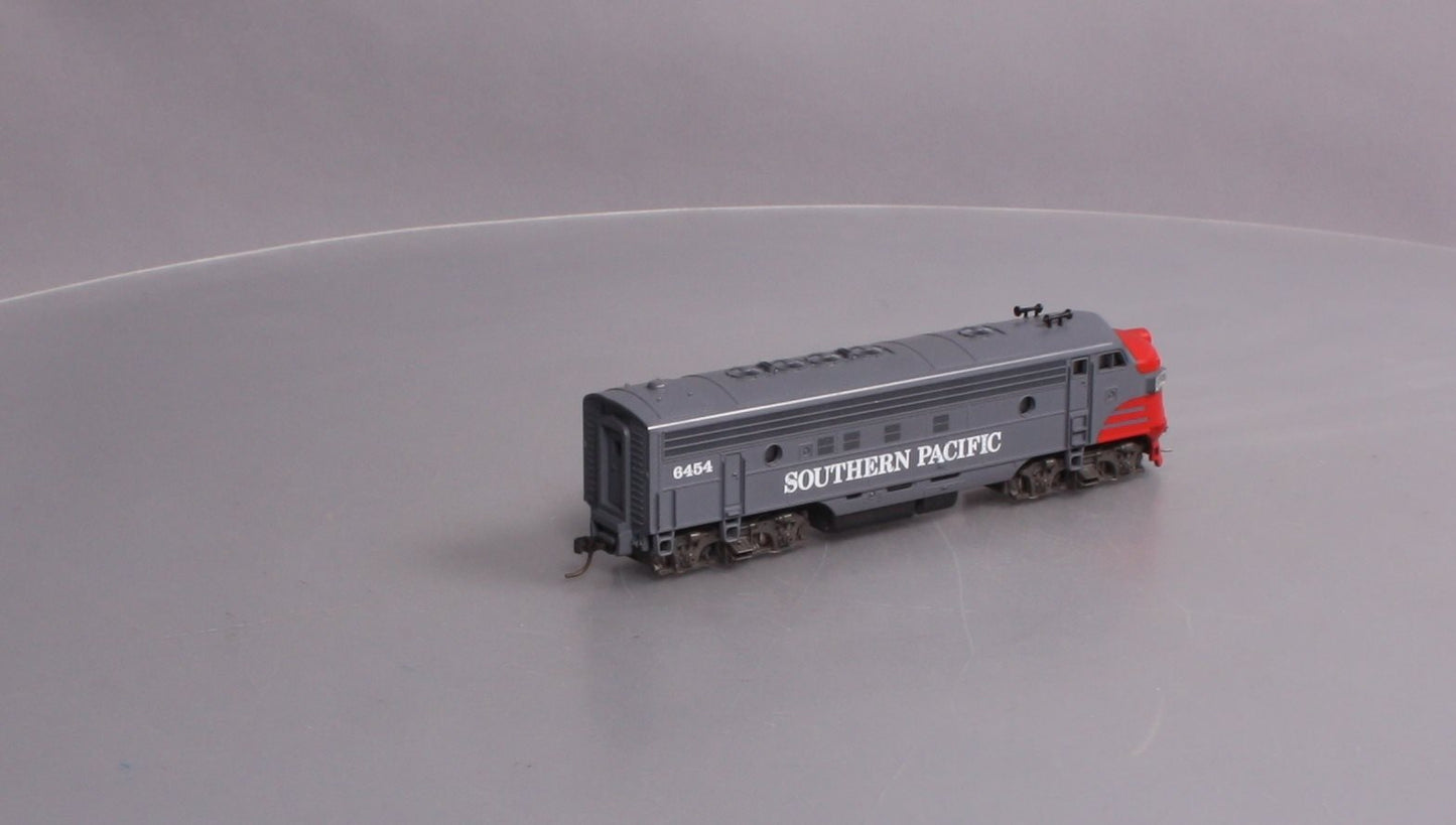 Atlas 7048 HO Scale Southern Pacific FP7 Diesel Locomotive #6454