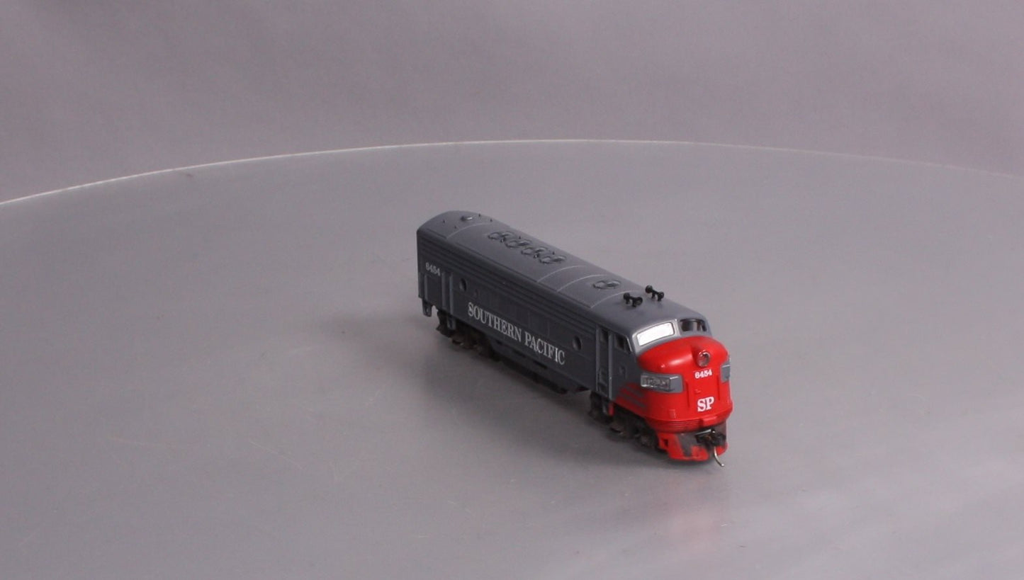 Atlas 7048 HO Scale Southern Pacific FP7 Diesel Locomotive #6454