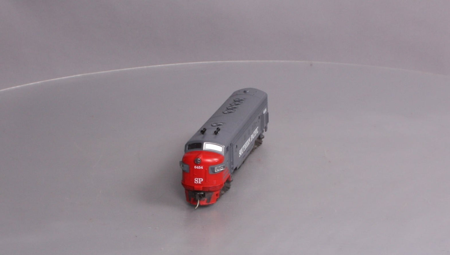 Atlas 7048 HO Scale Southern Pacific FP7 Diesel Locomotive #6454