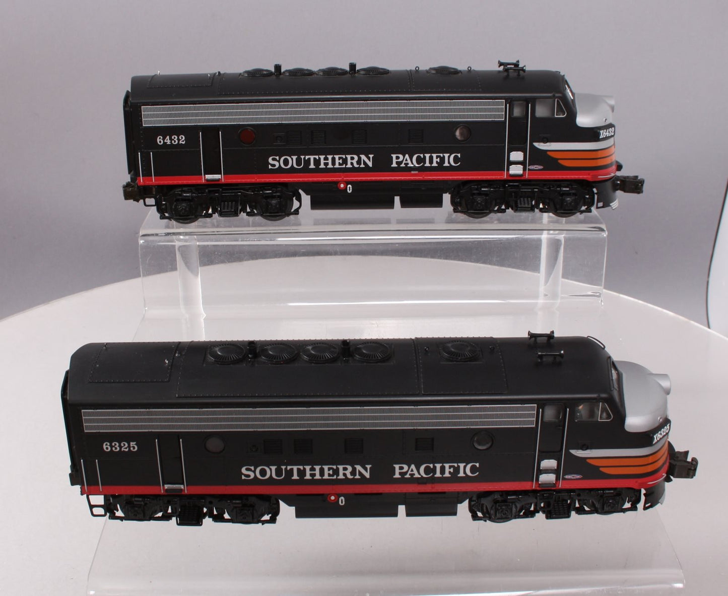 Lionel 6-38757 Southern Pacific F7 AA Legacy Diesel Locomotive Set #6325/6432