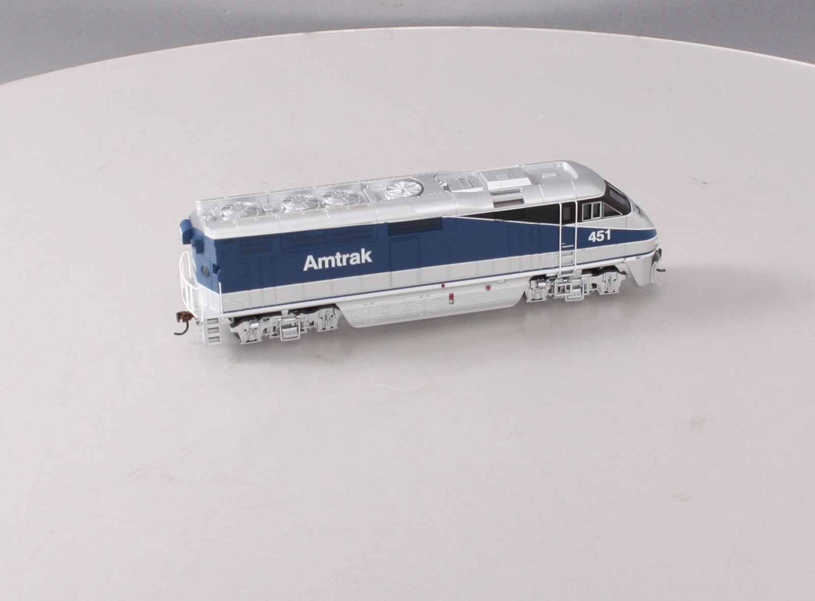 Athearn 64653 HO Amtrak RTR F59PHI Diesel Locomotive with DCC & Sound #451