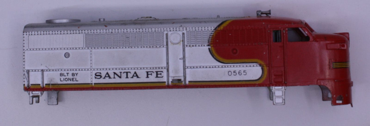 Lionel 565-2 HO Santa Fe Diesel Locomotive Body Damaged