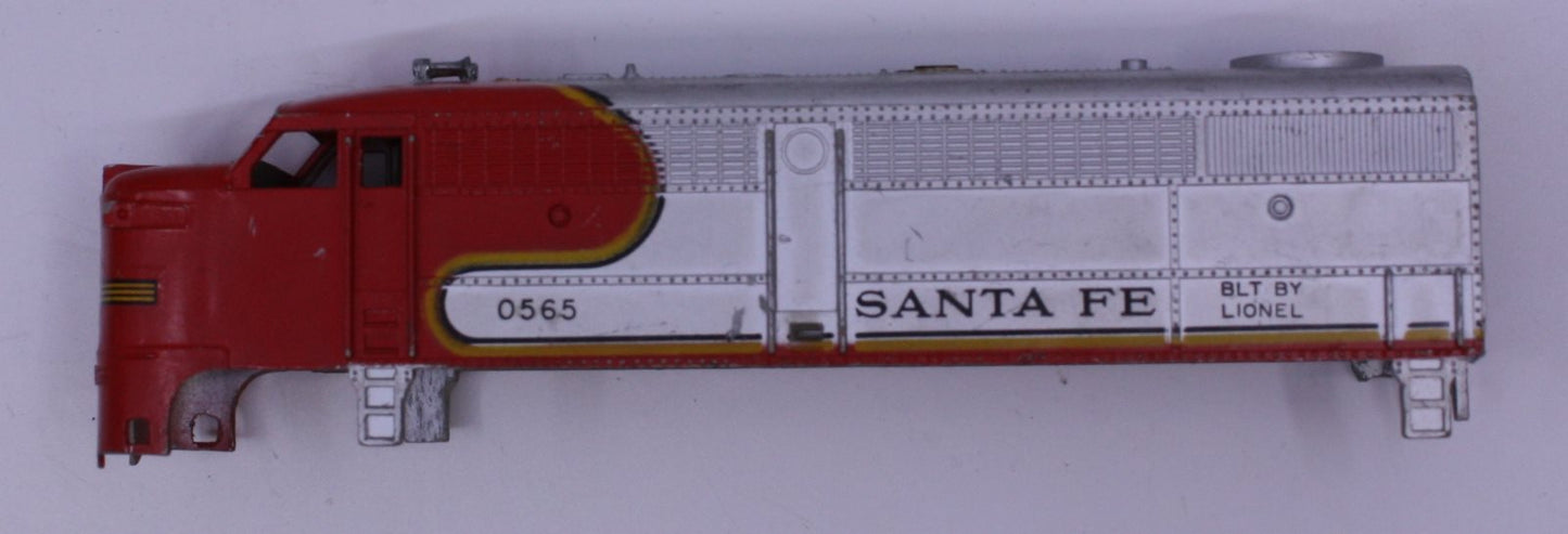 Lionel 565-2 HO Santa Fe Diesel Locomotive Body Damaged