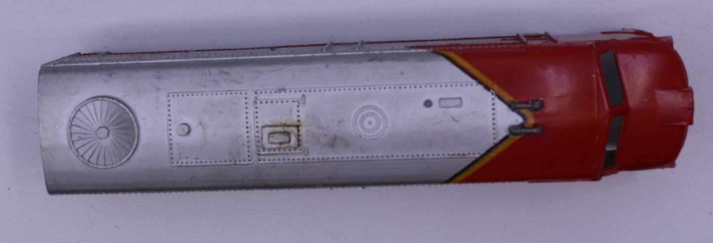 Lionel 565-2 HO Santa Fe Diesel Locomotive Body Damaged