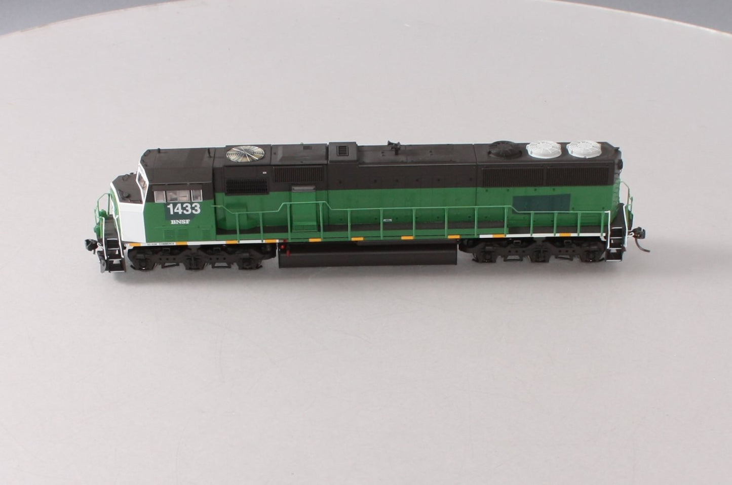 Athearn G67425 HO BNSF RTR SD60M Diesel Locomotive with DCC & Sound #1433