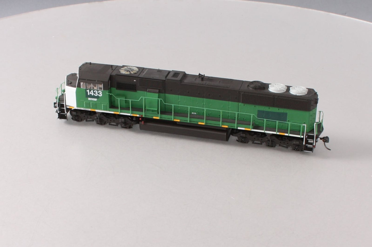 Athearn G67425 HO BNSF RTR SD60M Diesel Locomotive with DCC & Sound #1433