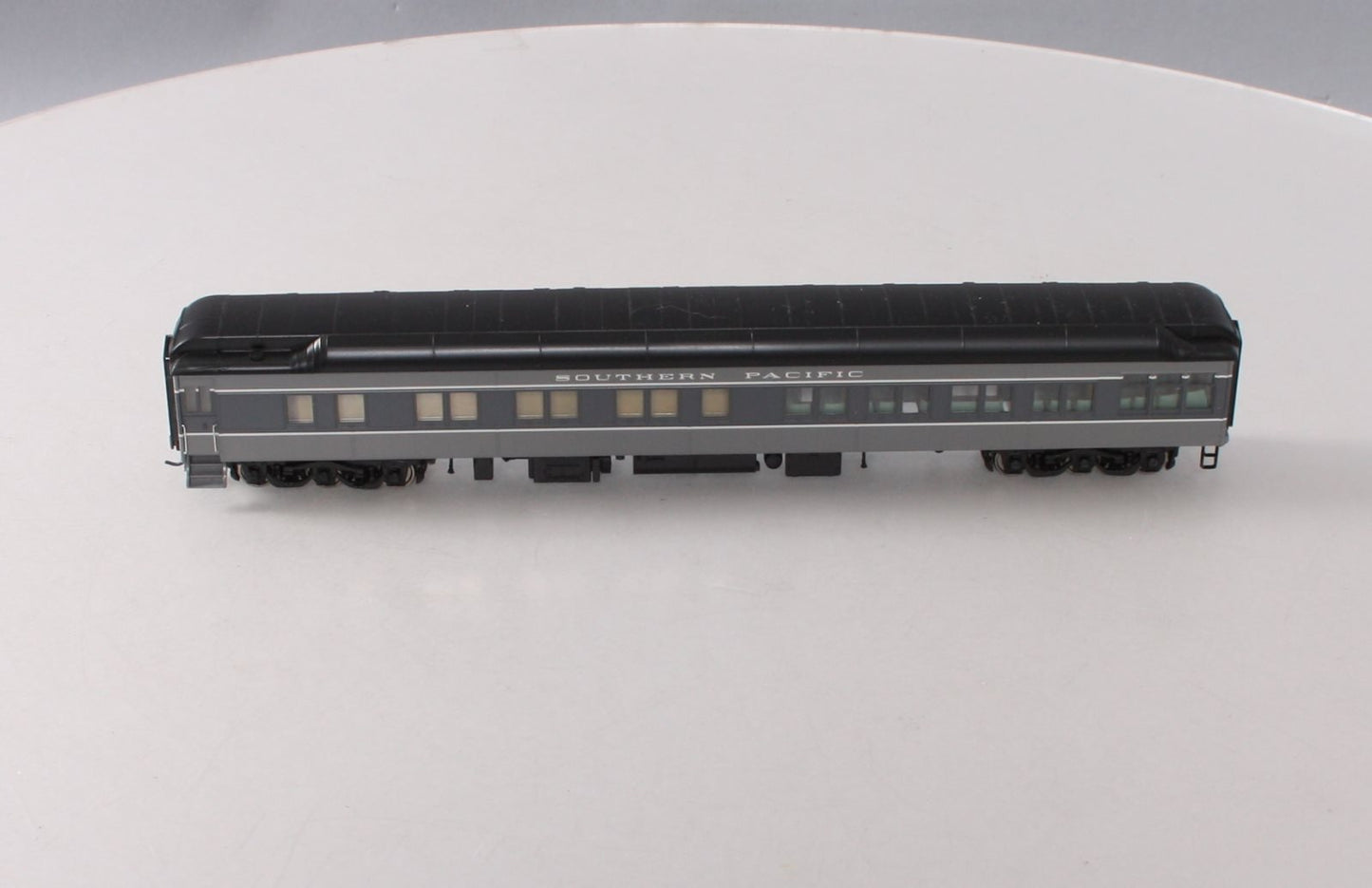 Walthers 932-10459 HO Scale Southern Pacific Heavyweight Pullman Car