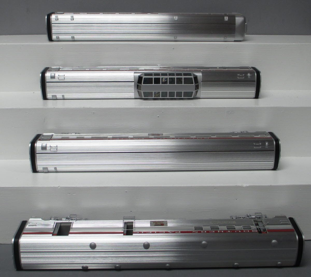 Lionel 6-20005 Southern Pacific 'Sunset Limited' 18” Aluminum Cars Set (4)