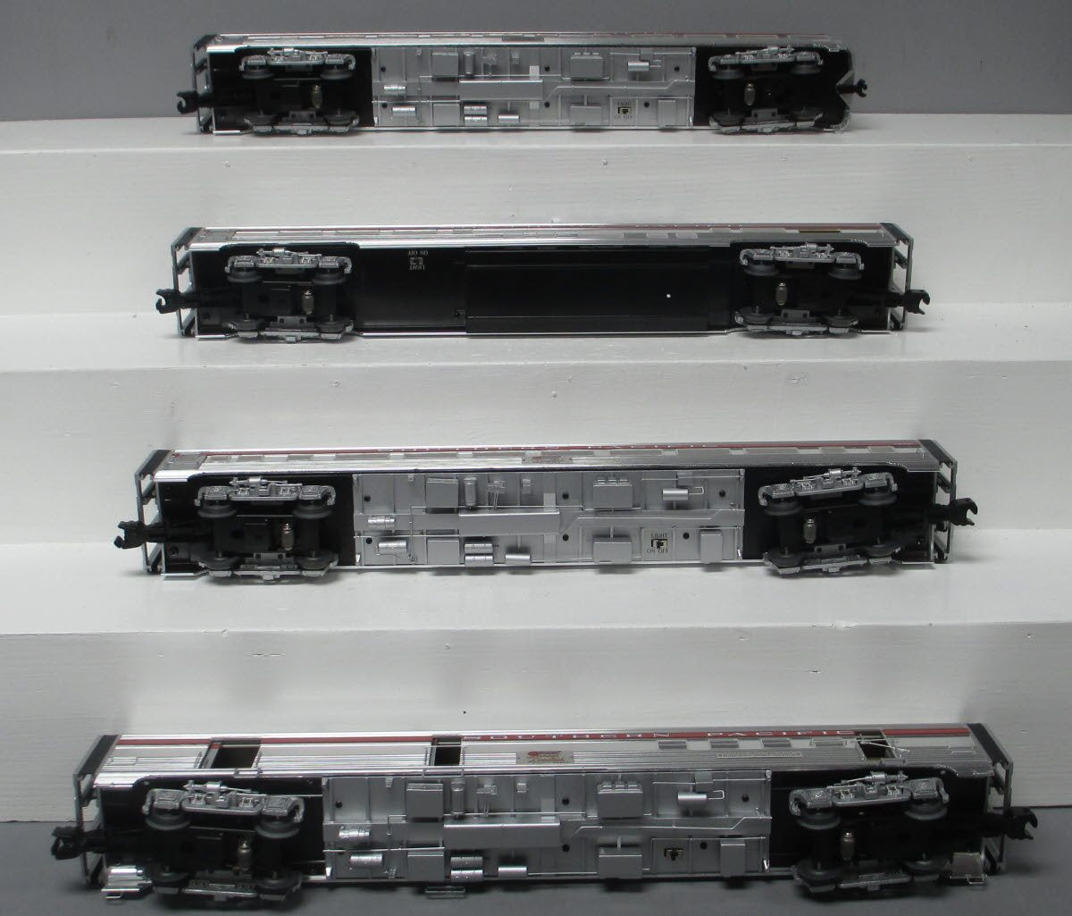 Lionel 6-20005 Southern Pacific 'Sunset Limited' 18” Aluminum Cars Set (4)