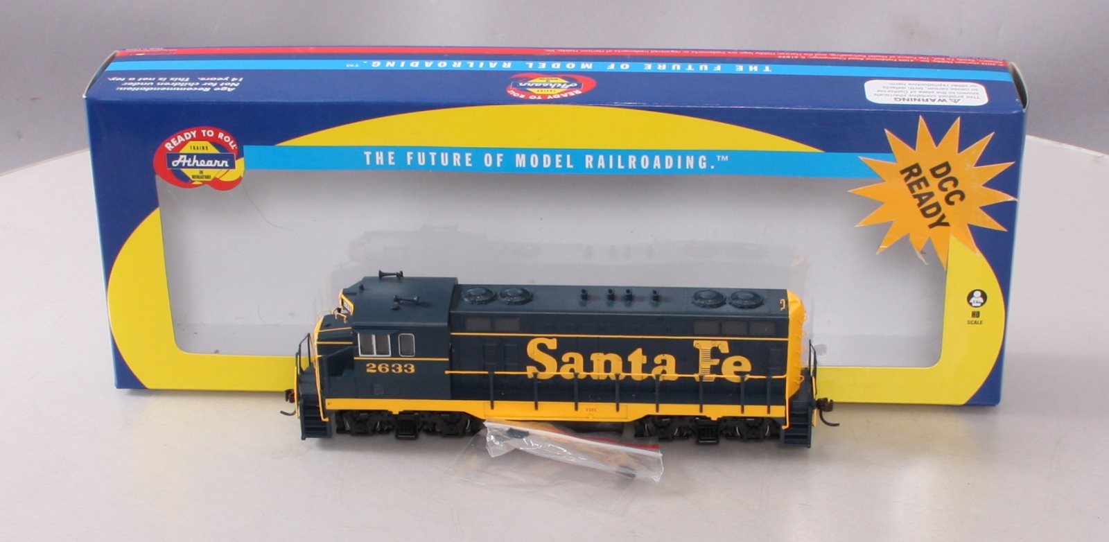 Athearn 89934 HO Santa Fe RTR CF7 Diesel Locomotive #2633 – Trainz