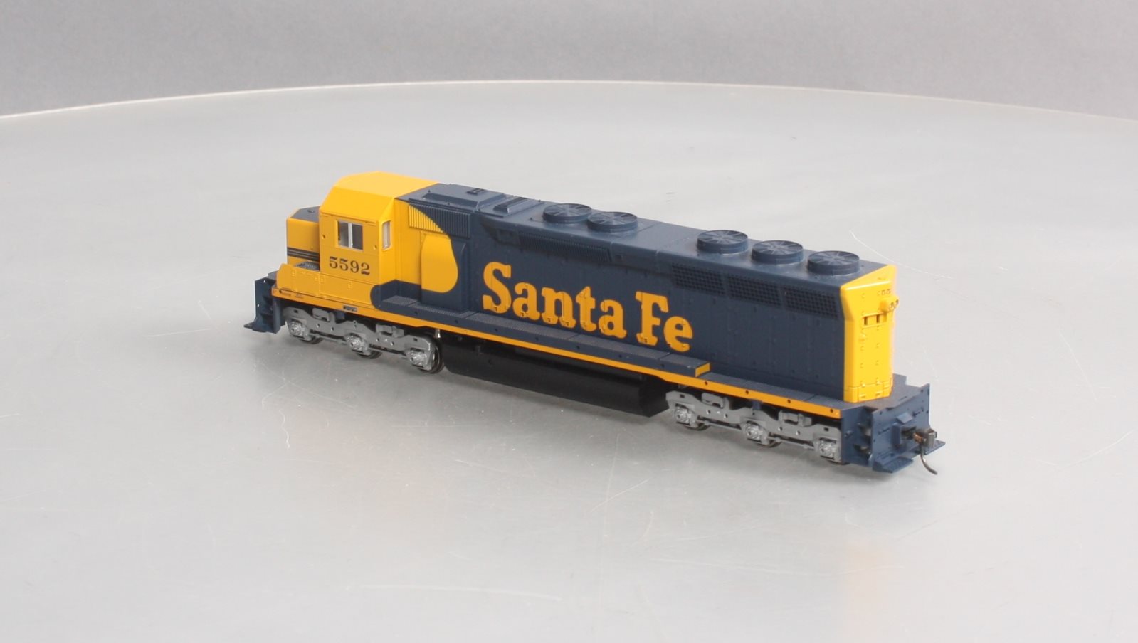 Kato 37-1745 HO Scale Santa Fe EMD SD45 Diesel Locomotive #5592