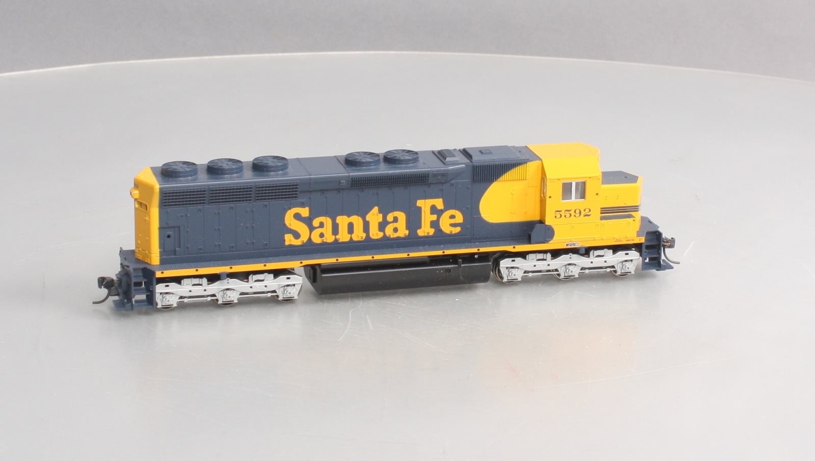 Kato 37-1745 HO Scale Santa Fe EMD SD45 Diesel Locomotive #5592