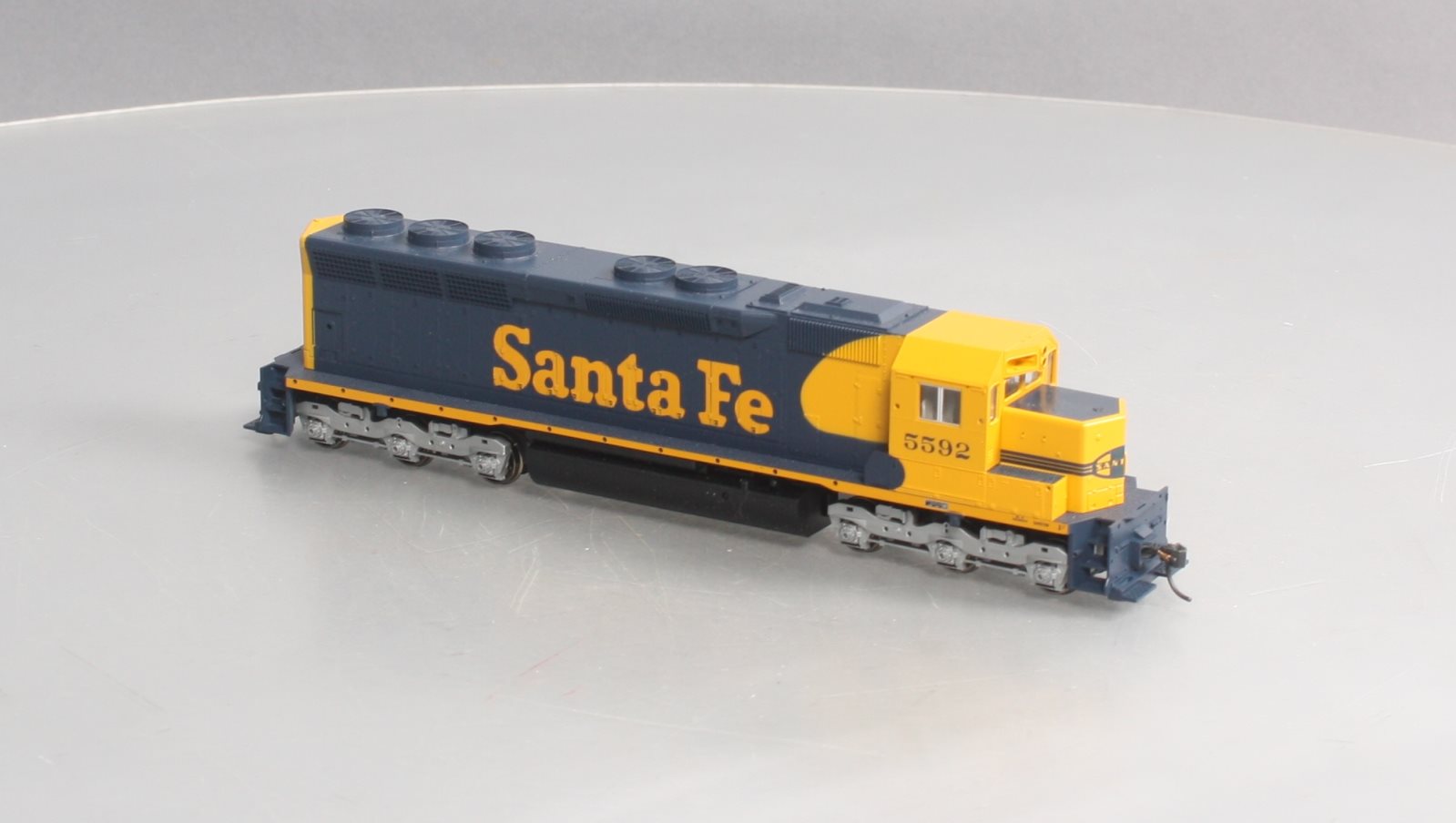 Kato 37-1745 HO Scale Santa Fe EMD SD45 Diesel Locomotive #5592