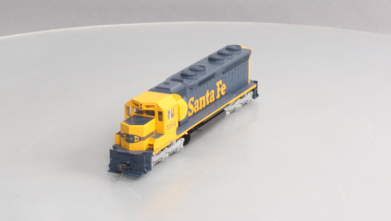 Kato 37-1745 HO Scale Santa Fe EMD SD45 Diesel Locomotive #5592