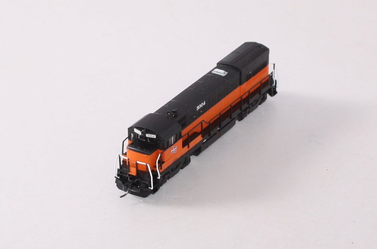 Atlas 40002990 N Milwaukee Road U23B Locomotive #5004