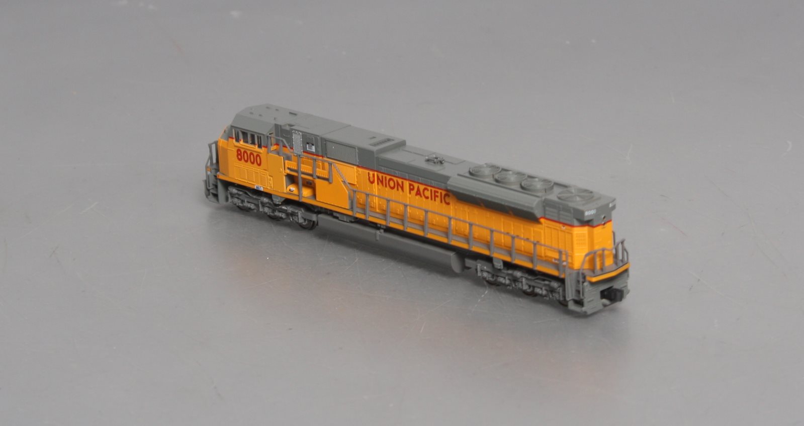 Kato 176-5614 N Scale Union Pacific SD90/43MAC Diesel Locomotive #8000 –  Trainz