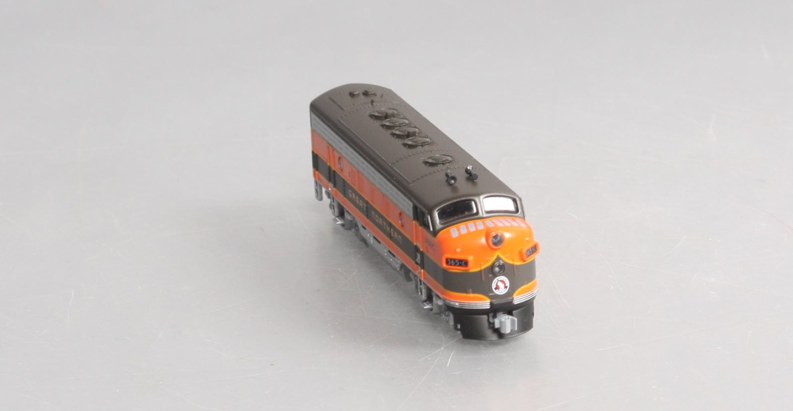 Kato 176-2133 N Scale Great Northern F7A Diesel Locomotive #365C – Trainz