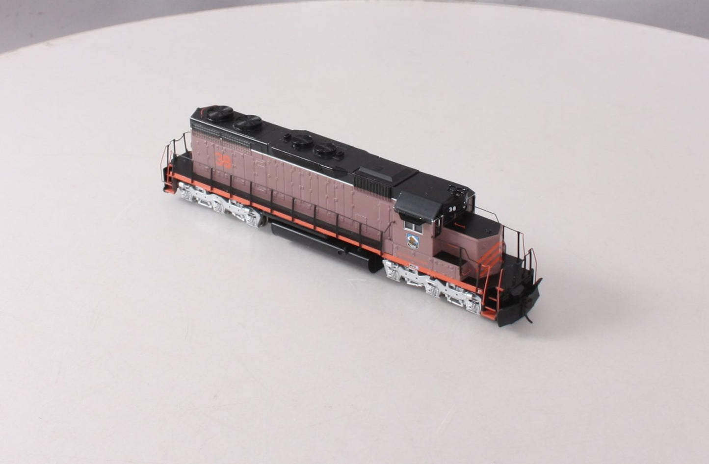 Athearn 93509 HO Scale McCloud Railway SD38 Diesel Locomotive #38