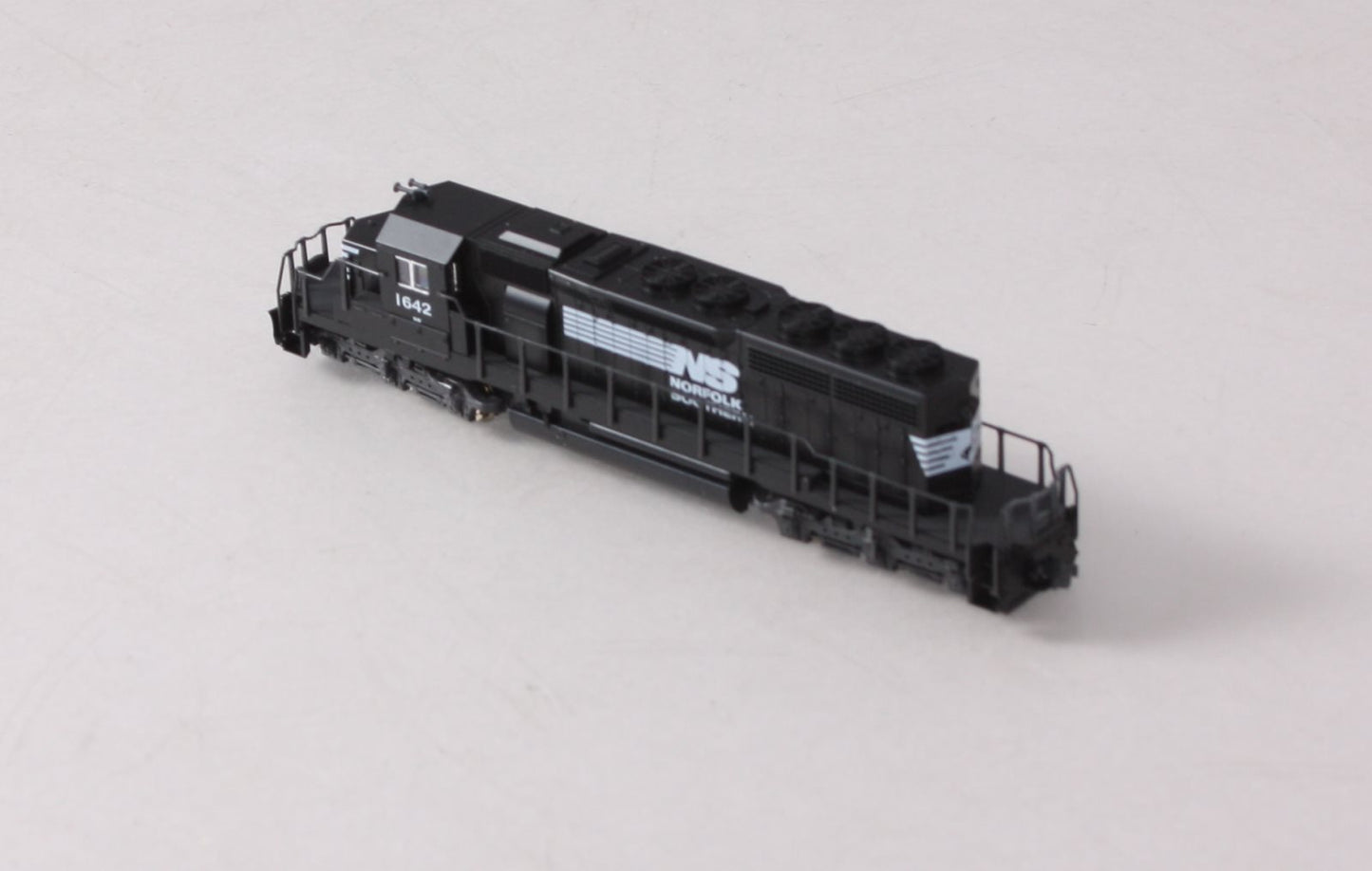 Kato 176-4810 Norfolk Southern SD40-2 Diesel Locomotive #1642