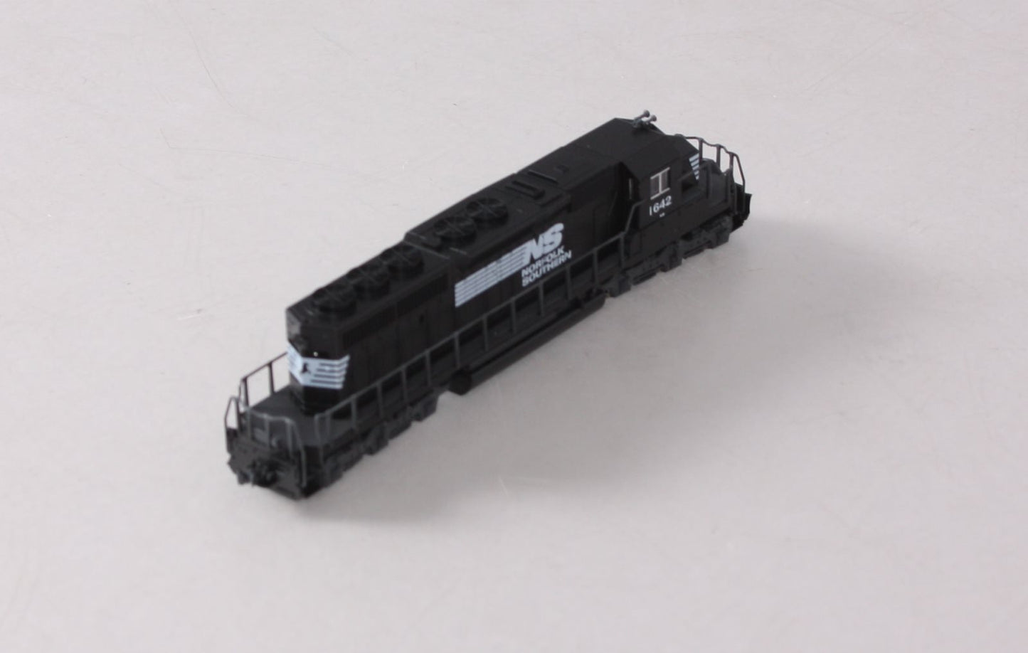 Kato 176-4810 Norfolk Southern SD40-2 Diesel Locomotive #1642