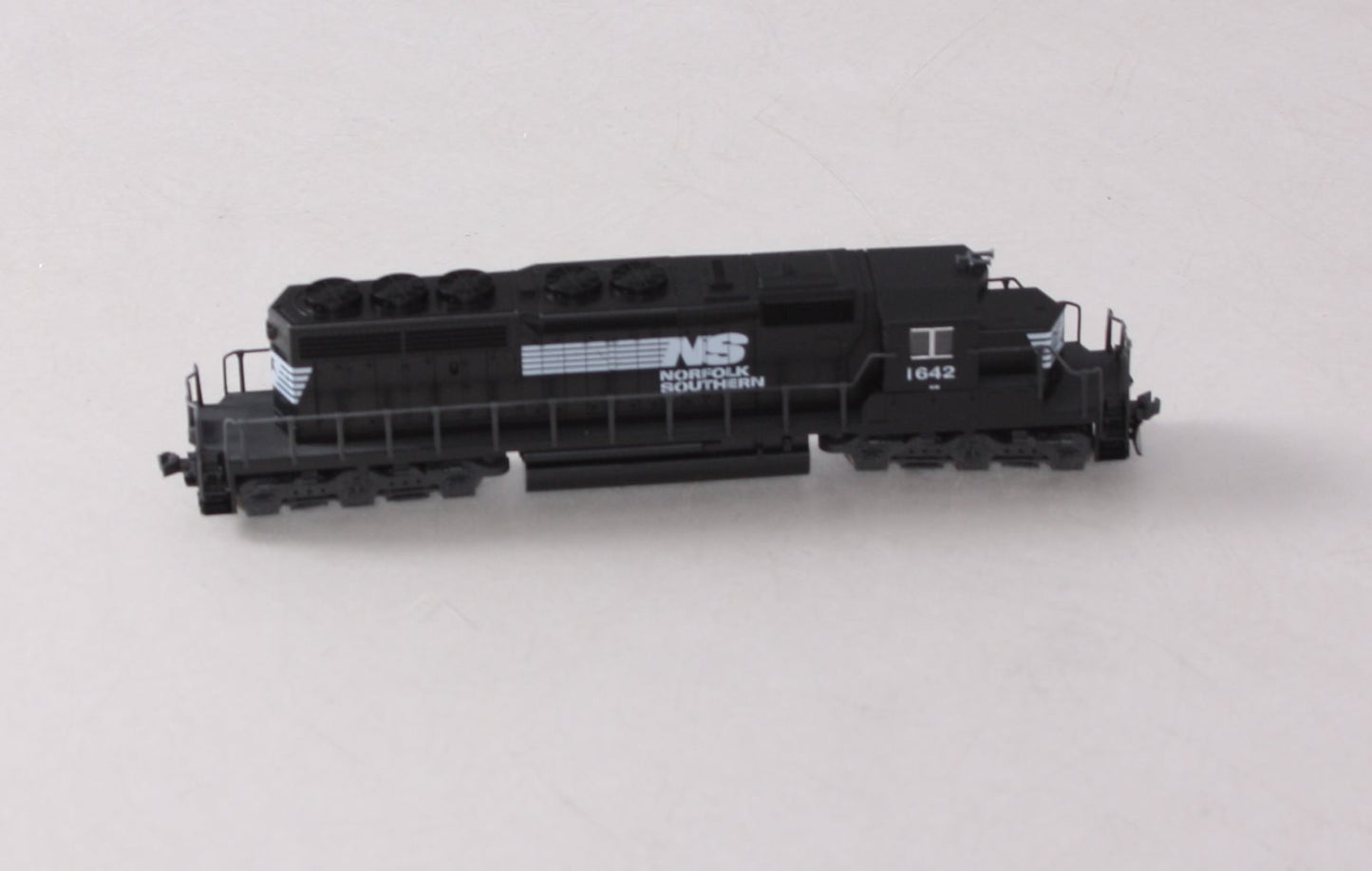 Kato 176-4810 Norfolk Southern SD40-2 Diesel Locomotive #1642