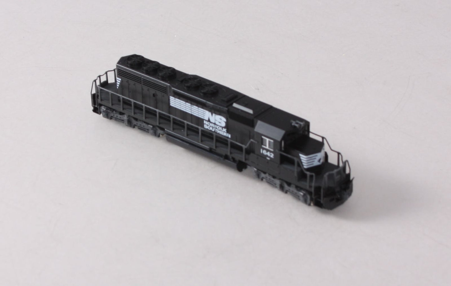 Kato 176-4810 Norfolk Southern SD40-2 Diesel Locomotive #1642