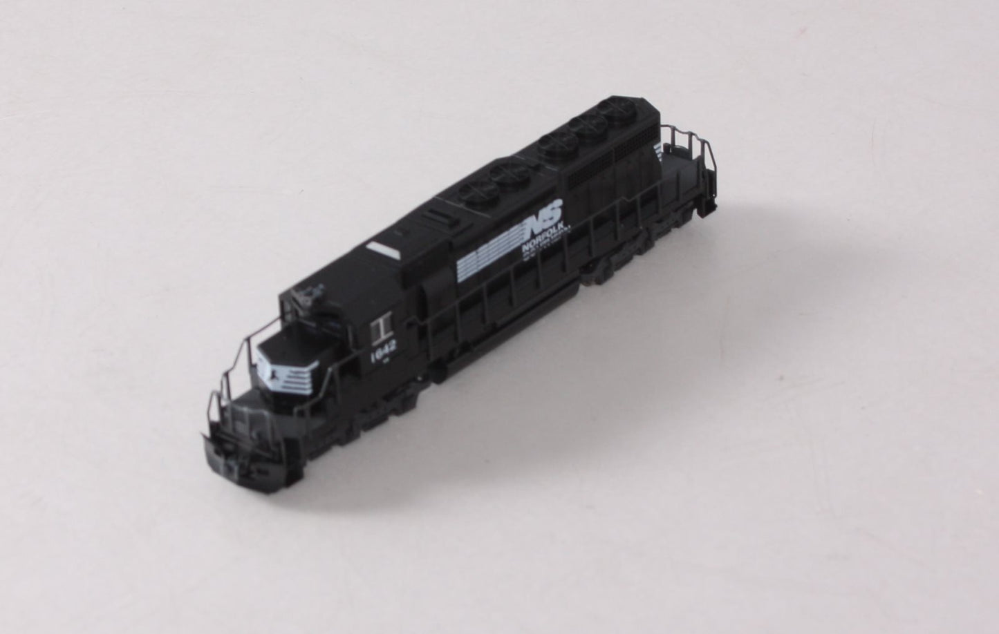 Kato 176-4810 Norfolk Southern SD40-2 Diesel Locomotive #1642