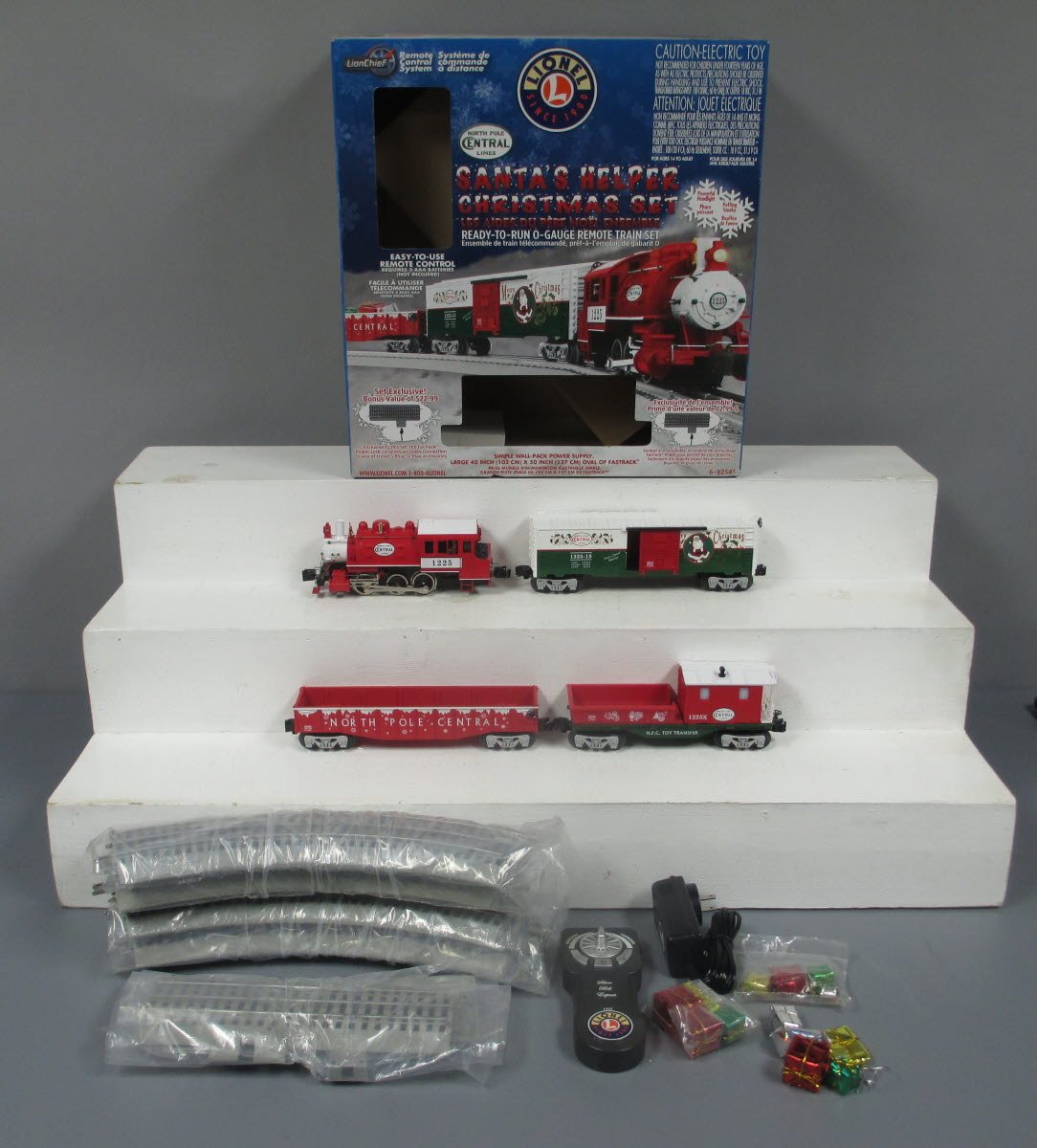 Lionel santa's helper christmas best sale lionchief set