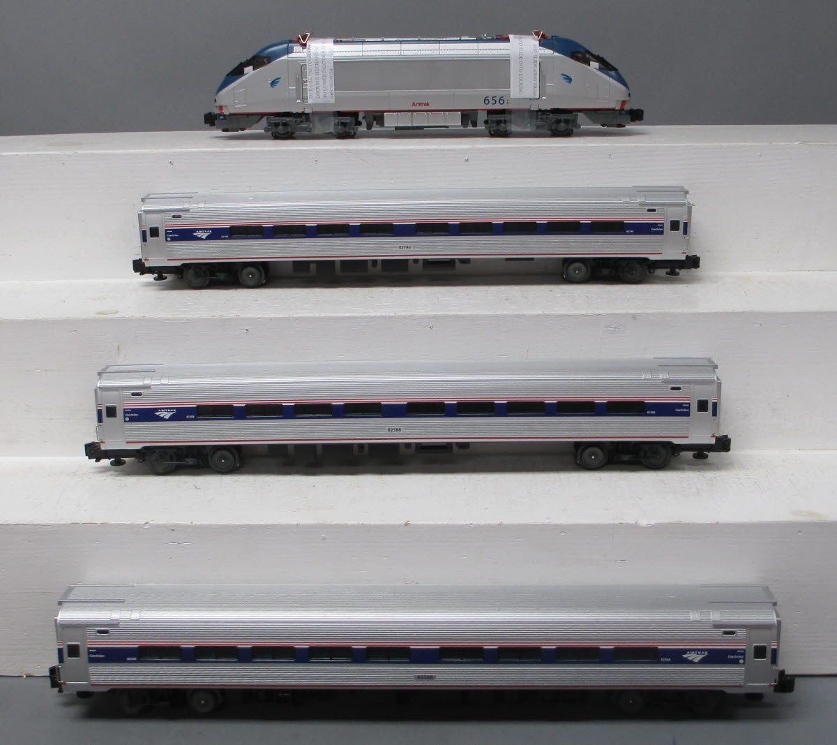 Lionel 6-31779 O Gauge Amtrak HHP-8 Amfleet Electric Passenger Train Set