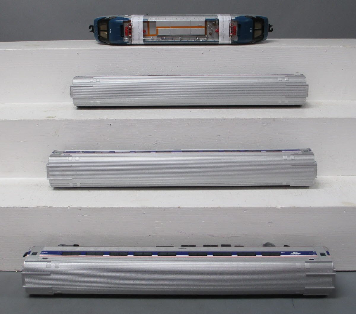 Lionel 6-31779 O Gauge Amtrak HHP-8 Amfleet Electric Passenger Train Set