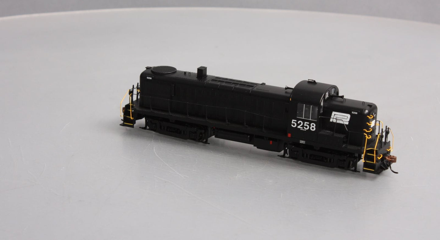 Athearn 96846 HO Penn Central Ready to Run Alco RS3 Diesel Locomotive #5258