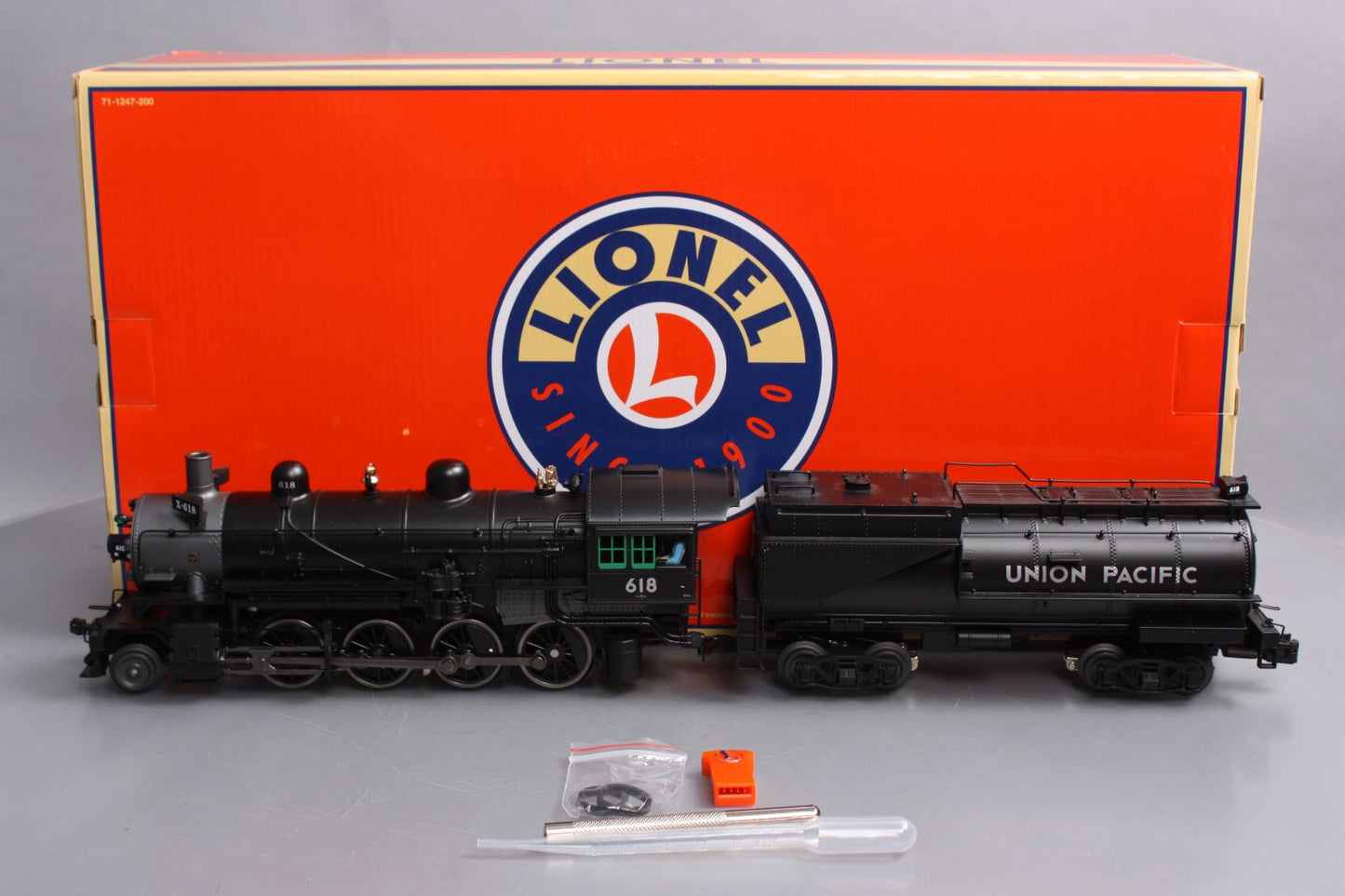 Lionel 6-82183 O Union Pacific 2-8-0 Steam Locomotive with Tender #618