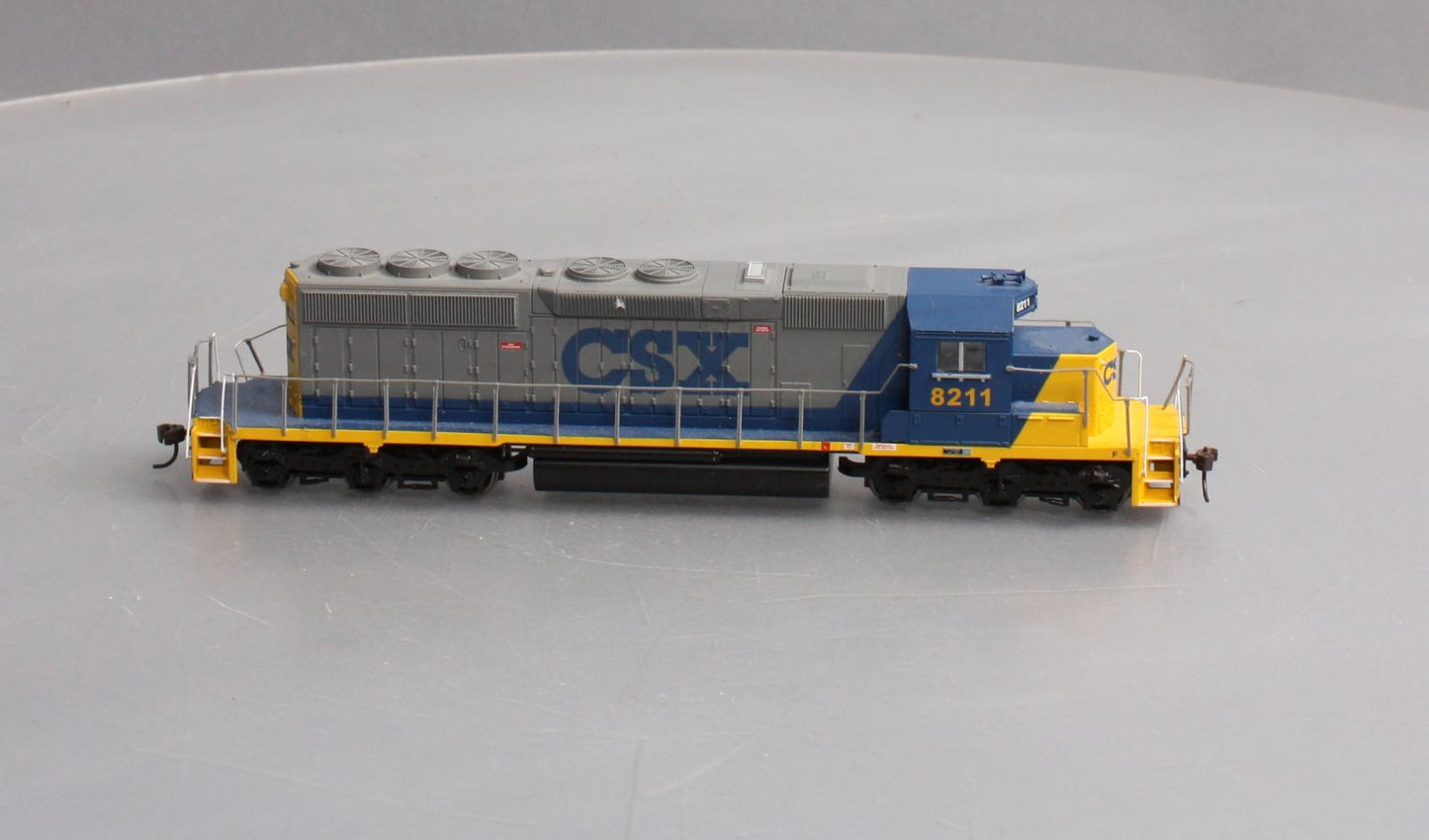 Bachmann 67005 HO CSX EMD SD40-2 Diesel Locomotive #8211