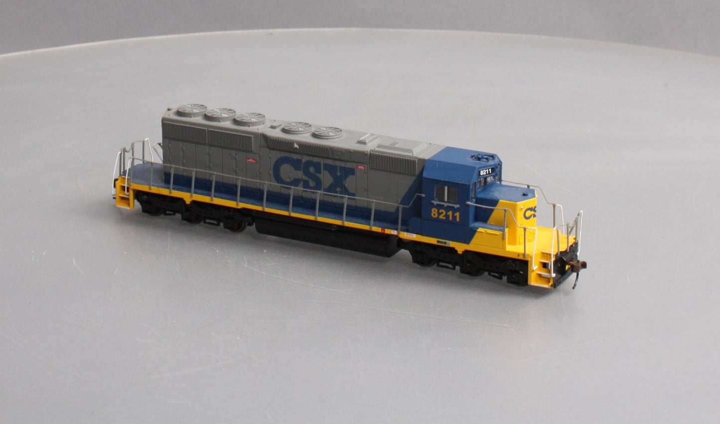 Bachmann 67005 HO CSX EMD SD40-2 Diesel Locomotive #8211