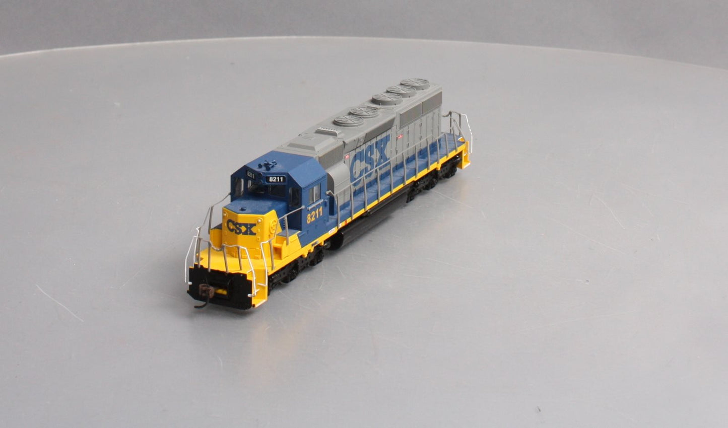 Bachmann 67005 HO CSX EMD SD40-2 Diesel Locomotive #8211