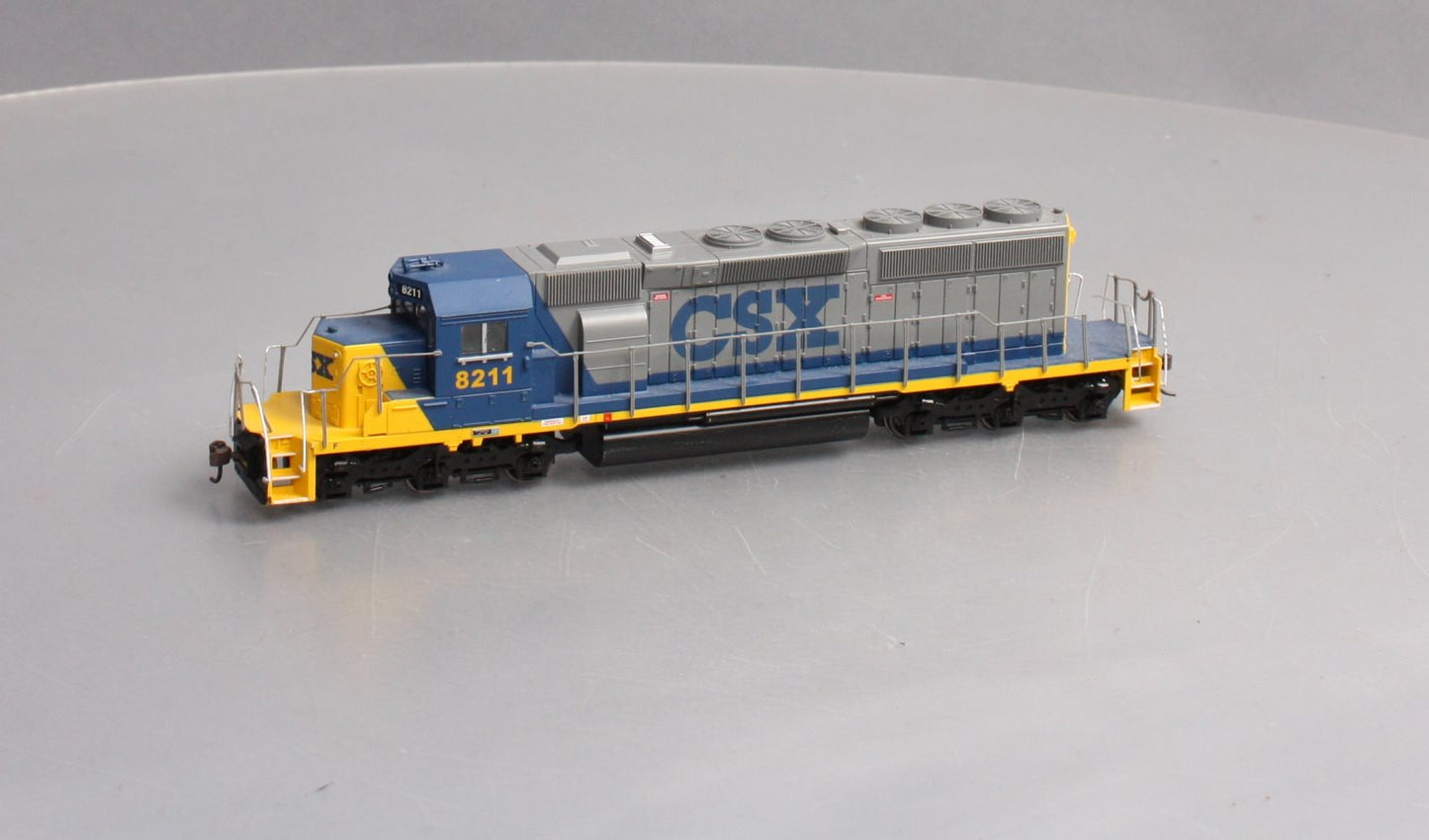 Bachmann 67005 HO CSX EMD SD40-2 Diesel Locomotive #8211