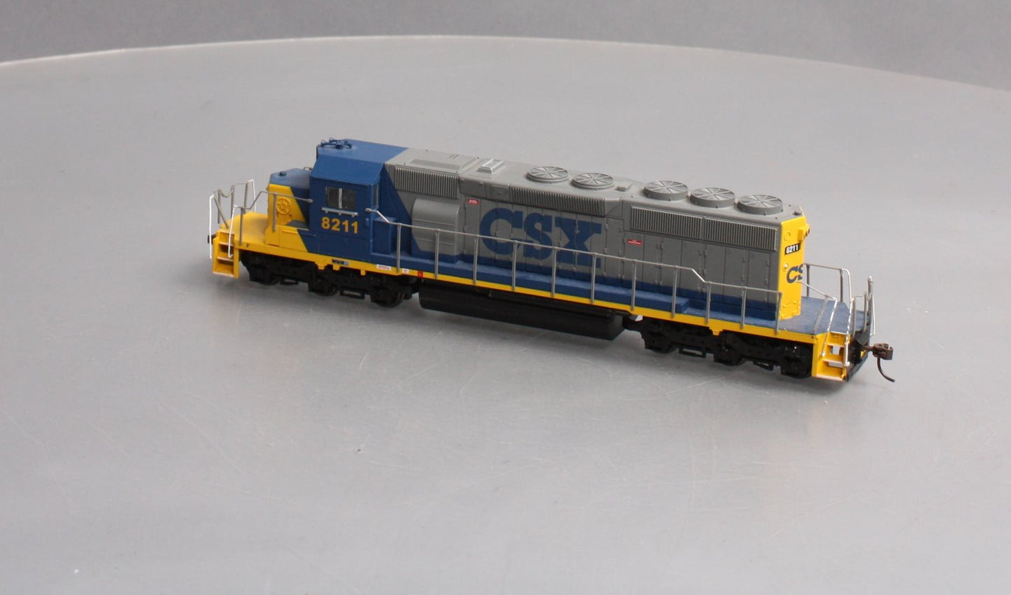 Bachmann 67005 HO CSX EMD SD40-2 Diesel Locomotive #8211