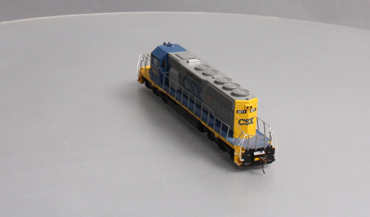 Bachmann 67005 HO CSX EMD SD40-2 Diesel Locomotive #8211